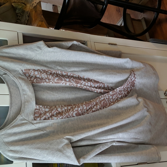 Top - Picture 2 of 5